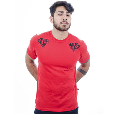 A camiseta masculina é confeccionada em malha 100% algodão Premium, estampa feita com tintas especiais, amaciada e com acabamento reforçado.Com referências ligadas ao skate, ao... 