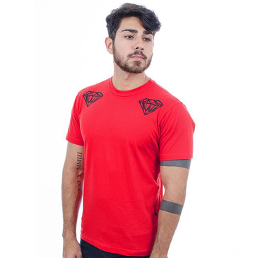 A camiseta masculina é confeccionada em malha 100% algodão Premium, estampa feita com tintas especiais, amaciada e com acabamento reforçado.Com referências ligadas ao skate, ao... 