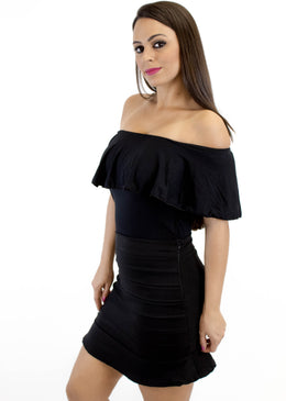 Lindo body Adamas ombro a ombro de babado preto. Os bodys vieram com tudo nos ultimos anos e vão continuar sendo tendência, usados por blogueiras,... 