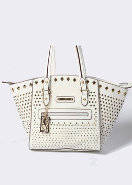Bolsa feita em material sintético com desenho frontal com corte a laser e fundo dourado.Sofisticada e super fashion, tem fechamento principal em zíper e metais... 