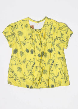 Blusa com fecho nas costas em botãoIndicada para usar no dia a dia.Estampa de pássarosSKU: BLF60Composição: 58% Algodão 42% Viscose Forro: 100% Algodão TABELA DE EQUIVALÊNCIA... 