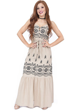 Vestido Longo com babados na saia, bordado do próprio tecido com botão frente e fenda. Modelo usando tamanho P. Estilo: Chique, tecido linho super em... 