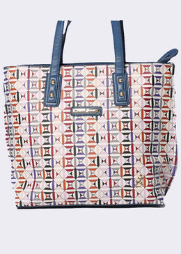 Shopping bag feita em material sintético com pintura colorida contrastante, além da estampa geométrica exclusiva. Espaçosa e super prática, com metais exclusivos em banho ouro... 