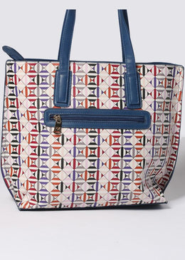 Shopping bag feita em material sintético com pintura colorida contrastante, além da estampa geométrica exclusiva. Espaçosa e super prática, com metais exclusivos em banho ouro... 