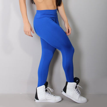 Calça Legging Fitness para academia confeccionada em suplex de poliester na cor preta com cós de tamanho médio. Liberdade em seus movimentos com qualidade e... 