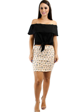 Blusa cropped Adamas de bengaline, com babado e amarração na frente, na cor preta. Linda blusinha pode ser usada em qualquer look, desde o mais chique até... 