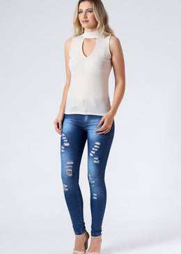 Blusa com modelagem justa de Lurex com gola choker. Essencial para um look poderoso!Tabela de medidas: P= 36M= 38G= 40GG= 42Composição: 96% Poliéster4% Elastano 