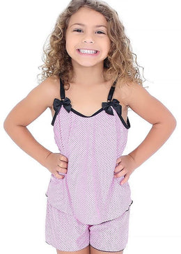 Alegria e qualidade estão neste lindo babydoll! Composto por uma blusa e um shortinho de tecido macio e confortável, confeccionado em liganete. Com estampa de poá... 