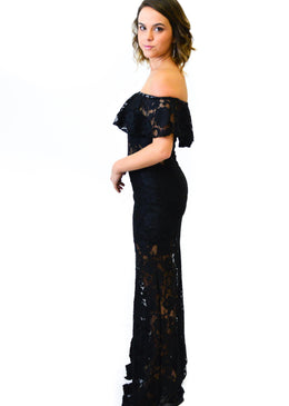 Lindo vestido de renda com forro de viscolycra, longo, ombro a ombro, com babado, na cor preta. Vestido de renda no atacado perfeito para ocasiões... 