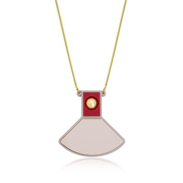   Colar  Avelina, com cordão folheado a ouro 18k e pingente geométrico em acrílico rosa seco e vermelho com cabochão de metal. Comprimento do colar:... 