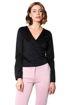 Linda blusa de suede com decote cache coeur e manga longa flare. Blusa super charmosa e confortável para os dias mais frios. O decote cache... 