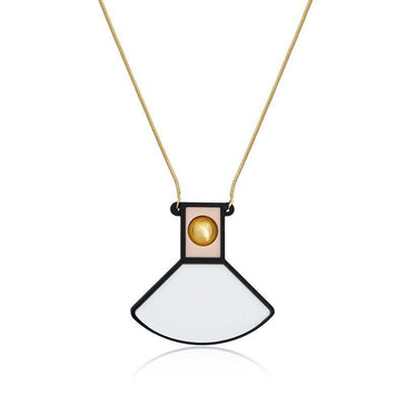   Colar  com pingente de acrílico geométrico e corrente em metal folheado a ouro 18k. Corrente: 80cm Características:  - Marca: LE DIAMOND  - Referência: CLD0591-1 ... 