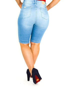 Bermuda : FemininaModelo:  Ciclista DelaveCintura: AltaMarca: Dinho´s JeansTecido: JeansComposição: 78,5% Algodão; 20% Poliéster; 2% Elastano 