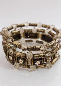 Rustic Pulseira. DESCRIÇÃO DO PRODUTO:Marca: FEITO A MÃO BIJUTERIAS FINASMateriais: pulseira composto de quatro voltas, passadas no silicone, com cristal , metais e peças em abs na  cor... 