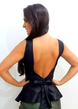 Blusa Cirrê Preta com laço  Linda blusa regata com laço nas costa dando um ar sofisticado e feminino na peça. Possui bojo. Tecido de ótima... 