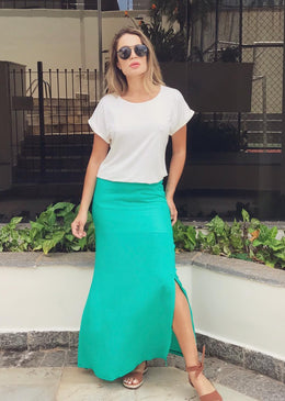   PEÇA BÁSICA E VERSÁTIL NÃO PODE FALTAR EM SEU CLOSET. FICA SUPER FASHION COM SAIA DEIXANDO O LOOK DESCOLADO E MODERNO. PODE SER USADA... 