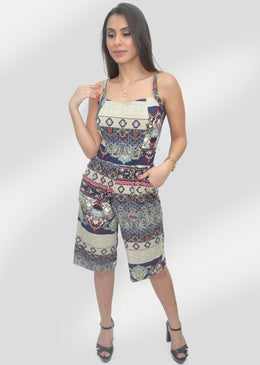 Macacão Estampado Pantacourt Com bolsos e alça larga recortes no busto valorizando mais a mulher Composição 96% Viscose 4% Elastano          ... 