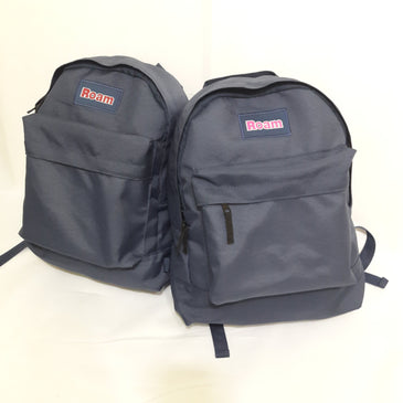   MATERIAL 100% POLIESTER RESINADO     MEDIDAS 45CM ALTURA X 32CM LARGURA X 15CM PROFUNDIDADE.   FORRAÇÃO INTERNA NAS COSTAS COM ESPUMA 8MM  ... 