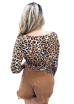 Blusa manga longa estampa onça.-INFORMAÇÕES:Modelo: 6053BlusaEstamCor: Vinho/AmmareloLavagem: Máximo temperatura de lavagem 30°C, não utilizar alvejante, não secar na secadora. 