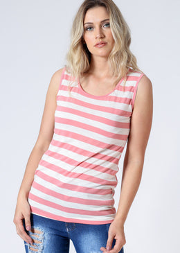 Regata listrada com alças largas em viscose com recorte das costas em renda. Essa regata não pode faltar para compor seus looks no dia-a-dia!Tabela de medidas: P=... 