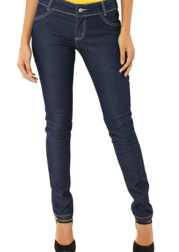 Calça Pária Azul Modelagem: SkinnyAltura da Cintura: Cintura MédiaTamanho: 38Fecho: Botão e ZíperComposição: 72% Algodão, 26% Poliéster e 2% ElastanoMedidas da peça: Cintura: 64cm /Quadril: 70cm... 