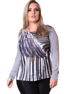 Marca: LepoqueBlusa Plus Size Viscolycra Mescla com SublimaçãoComposição do produto: Costas/mangas: 94% viscose 6% elastano - Frente: 100% poliésterImportante:- Os acessórios utilizados na produção das fotos... 