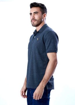 Camisa Polo Slim com fecho na gola em botão.Tecido confortável e ajustado ao corpo sem perder o estilo.SKU: 31620Tabela de medidas:  P Largura..46. Altura..66. M... 