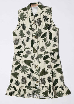 Vestido infantil, com estampa de folhas e fecho em botões frontais.Peça com excelente acabamento e indicada para usar em dias de festas ou passeios ao... 