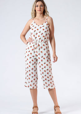 Macacão pantacourt de crepe com estampa floral e fundo branco de alcinha, com cordão na cintura para ajuste e valorização da silhueta. Tabela de medidas: P= 36M=... 