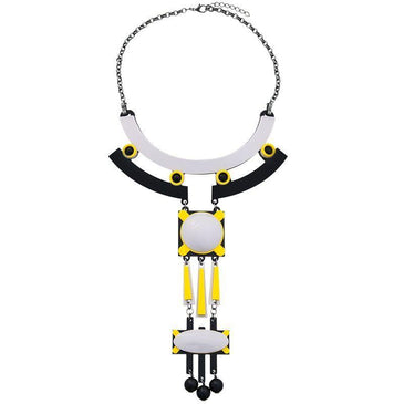 Colar Beatrice folheado a ródio negro.Com pingente geométrico em acrílico.Comprimento colar: - 45cmDimensões:-Tamanho 9,0cm A x 3,0cm L-Peso 12 gramasEmbalagem Personalizada 