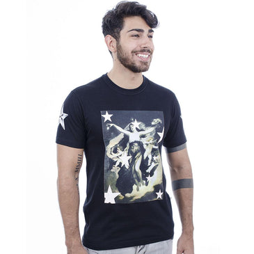 A camiseta masculina é confeccionada em malha 100% algodão Premium, estampa feita com tintas especiais, amaciada e com acabamento reforçado.Com referências ligadas ao skate, ao... 