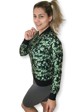 Kit 3 Jaqueta Fitness  - Será enviado 3 peças diferentes, sem escolha!Jaqueta Bomber em Suplex Estampado Modelo com ZíperTamanho ÚnicoSem ForroSem BolsoTecido Suplex TamanhoComprimento Total 60cmBusto 48cmManga 60cmBarra 40cm 