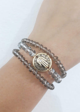 Pulseira Mão De Fátima. DESCRIÇÃO DO PRODUTO:Marca: FEITO A MÃO BIJUTERIAS FINASMateriais: cristal cinza e metais banhados no tom dourado.Pulseira feita no silicone, toda em cristal e... 