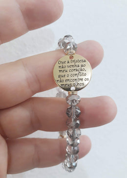 Pulseira Mão De Fátima. DESCRIÇÃO DO PRODUTO:Marca: FEITO A MÃO BIJUTERIAS FINASMateriais: cristal cinza e metais banhados no tom dourado.Pulseira feita no silicone, toda em cristal e... 