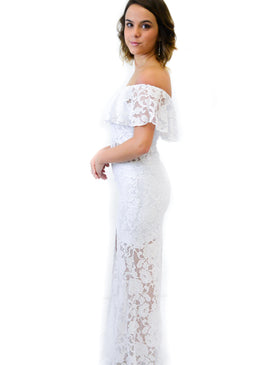 Lindo vestido de renda com forro de viscolycra, longo, ombro a ombro, com babado, na cor branca. Vestido de renda no atacado perfeito para ocasiões... 