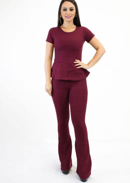 Linda, elegante e versátil. A calça flare bandagem é um sucesso. Cintura alta e boca de sino modela o corpo e mantém o look super... 