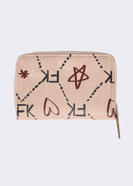 Carteira feita em material sintético com textura jeans e estampa FK Estrelas. Possui fechamento por zíper e compartimentos internos para cartões e compartimento com fechamento... 