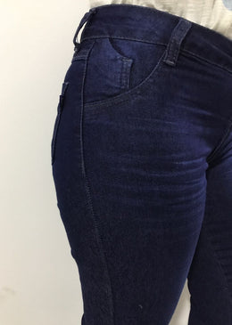 ·        A Calça Jeans Escura é o jeans que não pode faltar no guarda-roupa masculino. Básica e confortável, fica bem em diversas produções do seu... 