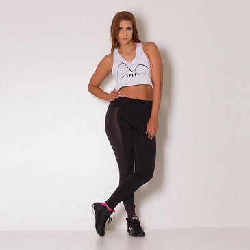 Calça Legging /Lateral Cirrê, modela o formato do corpo, valorizando a silhueta.Compõe looks modernos e despojados!Composição:97% Poliéster e 3% Elastano 