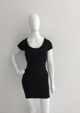 Vestido Crepe NADA BÁSICO • Caimento e Modelagem PERFEITOS • Tecido Excelente • PMG preto, marinho rosa e Bordô• Contra defeito de fabricação• 10% elastano... 
