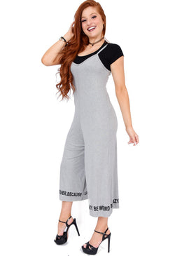 Macacão pantacourt alça fina com estampa na barra, peça super despojada e fashion Modelo usando tamanho P Composição 96% Viscose  04% Viscose  