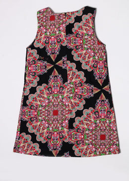 Lindo vestido preto, estampado na cor rosa com figuras geométricas.SKU: V239Composição: 97% Poliéster | 3% Elastano TABELA DE EQUIVALÊNCIA TAMANHO EQUIVALE A: P 0 a... 