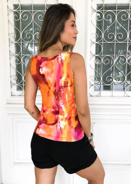 Regata em coton trabalhado, shape justo, uma peça que dispensa comentários, super confortável  e uma estampa maravilhosa.Composição:96% Algodão4% Elastano 