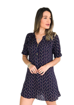 Chemisie em viscose trabalhada e manga 3/4 estampa delicada com flores e tecido nobre, shape soltinho, confortável,  elegante e estilosa!Composição:100% viscose 