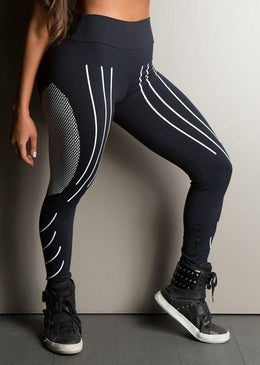 Calça legging confeccionada com tecido de alta compressão e com cós alto anatômico que vai modelar suas curvas sem apertar ou incomodar, garantindo uma cintura... 