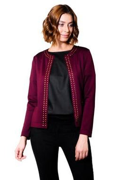 Lindo blazer de neoprene com aplicações de tachinhas. Blazer chic, que deixa qualquer look mais sofisticado e lindo. Ótima opção para trabalho e dia a... 