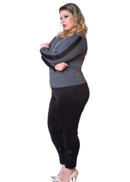 Marca: BerthageBlusa Plus Size Viscolycra Mescla com RendaComposição do produto: 94% viscose 6% elastanoImportante:- Os acessórios utilizados na produção das fotos não acompanham o produto. 