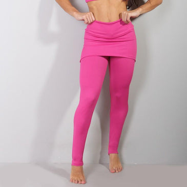 Calça Fusô em poliéster liso com saia tapa bumbum embutido e tira nos pés. 
Marca: Carioca fit
Composição: 90% Poliéster 10% Elastano. 