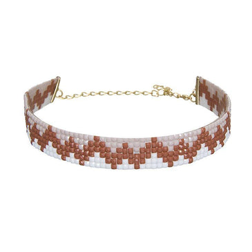  
Colar choker com faixa de mosaico e acabamentos em metais folheado a ouro 18k.
Tamanho: 25cm + 10cm extensor.
Embalagem personalizada.
 
SKU: CLD0738-2 