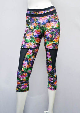 Legging com detalhes no tecido Jump, dando um toque diferenciado em cada peça. O tecido possui um acabamento com calandra, destinado a dar um aspecto... 